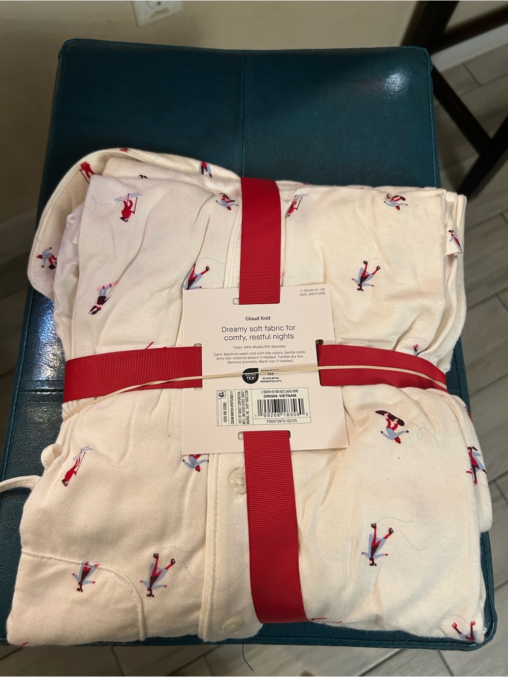 Women's Holiday Pajama Set - Long Sleeve Top & Pants. Size: XS - Picture 3 of 5